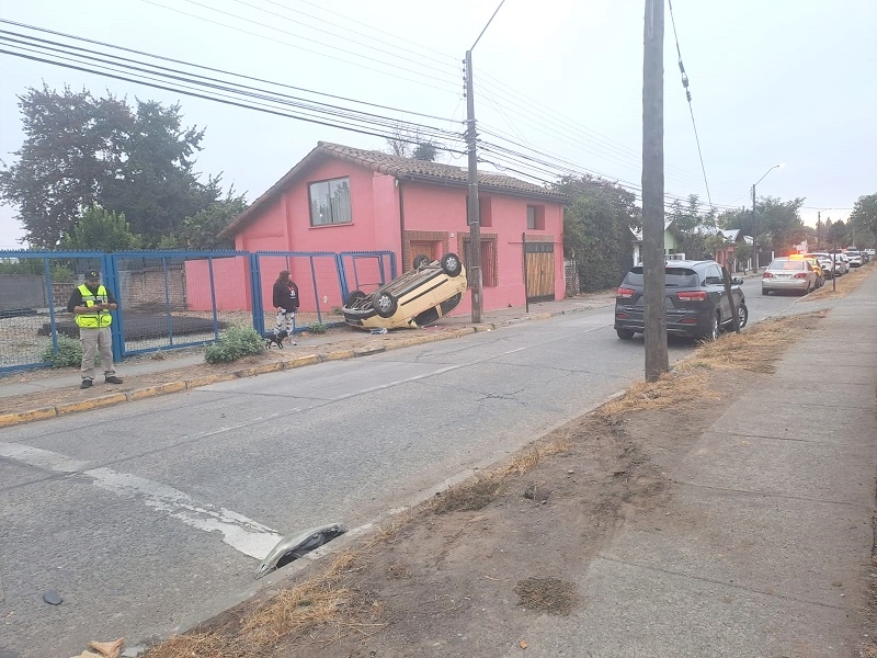 Linares: Dos lesionados en colisión de vehículos en calles Esperanza con Manuel Rodríguez