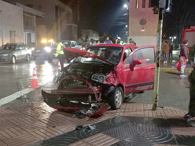 Accidente de tránsito deja dos lesionados en pleno centro de Linares