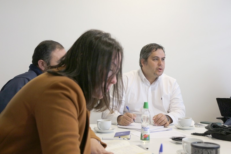 Seremi de educación y justicia se reunieron con madre de niño expulsado en colegio subvencionado de San Javier