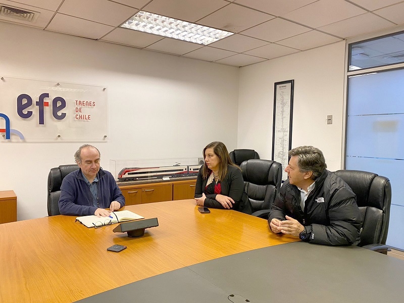 Senadora Vodanovic y senador Castro se reunieron con presidente de EFE para que Metrotren Regional del Maule llegue hasta Parral