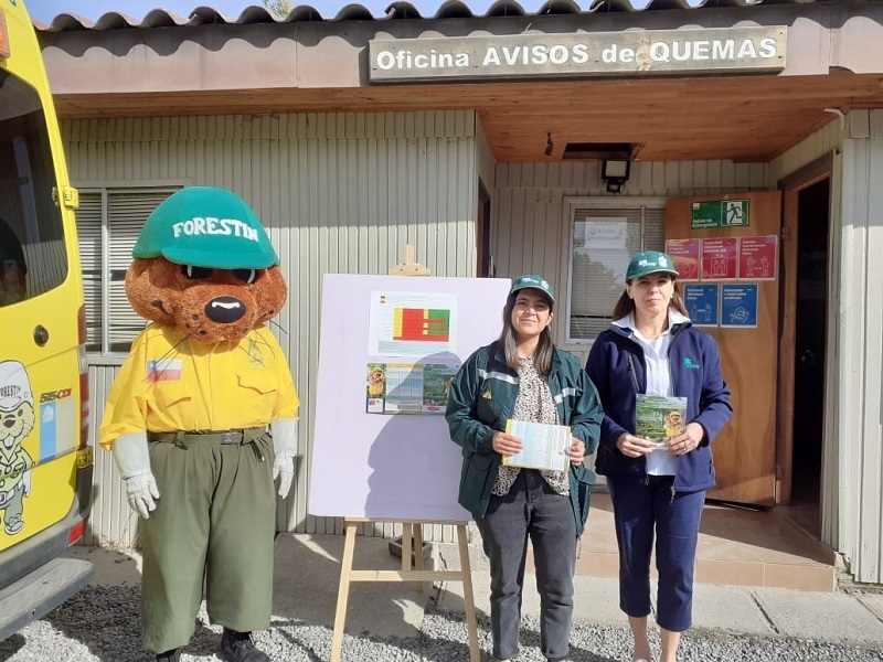 Directora de CONAF y Seremi de Agricultura llaman a extremar precauciones por quemas agrícolas