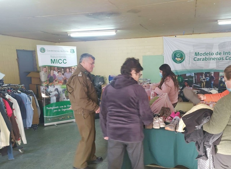 Ropero Solidario: Actividad realizada por Carabineros Comunitarios de Linares