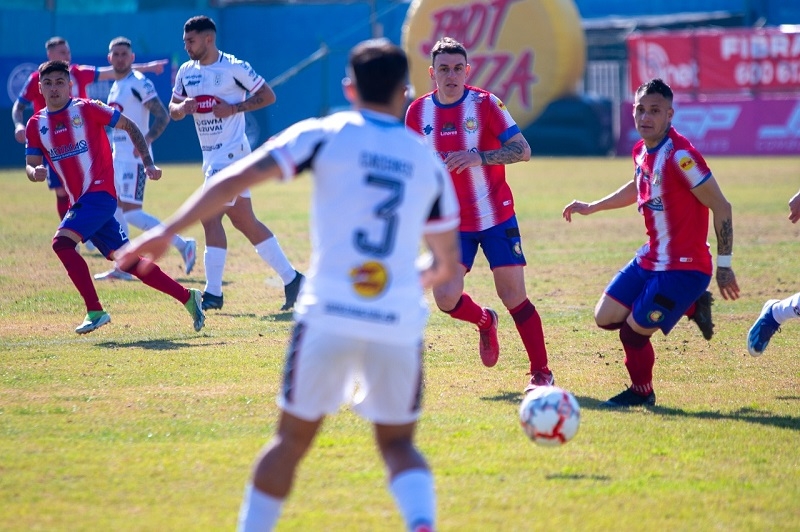 Sorprendieron al líder: Albirrojos complicaron a los potros y rescataron un punto valioso en una cancha deplorable 