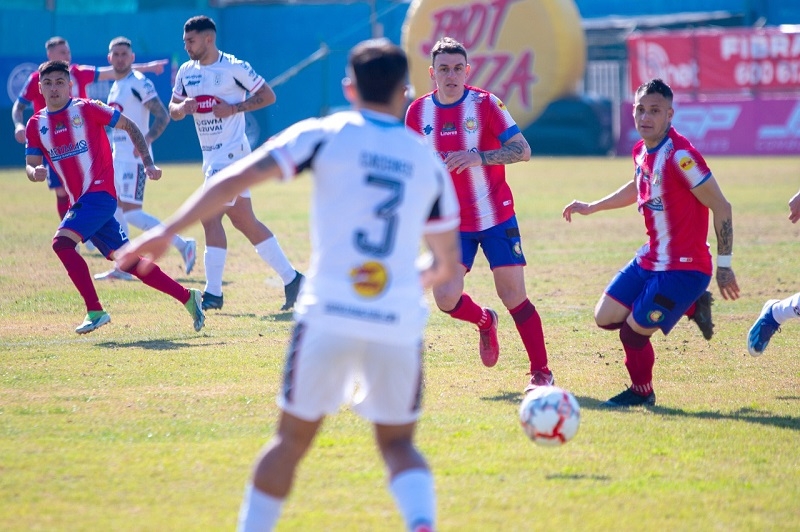 Partido clave  Deportes Linares enfrenta esta tarde al SAU con la única misión de permanecer en la división 