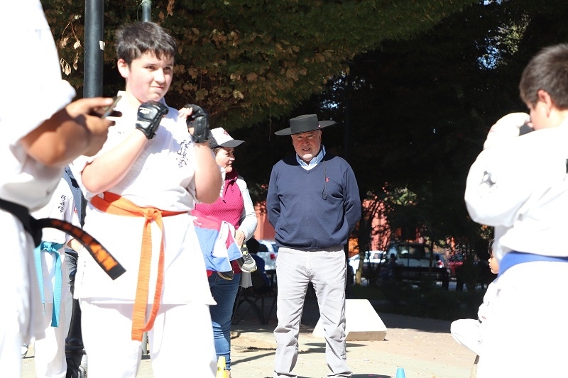 En Longaví hubo Feria del Deporte y Salud