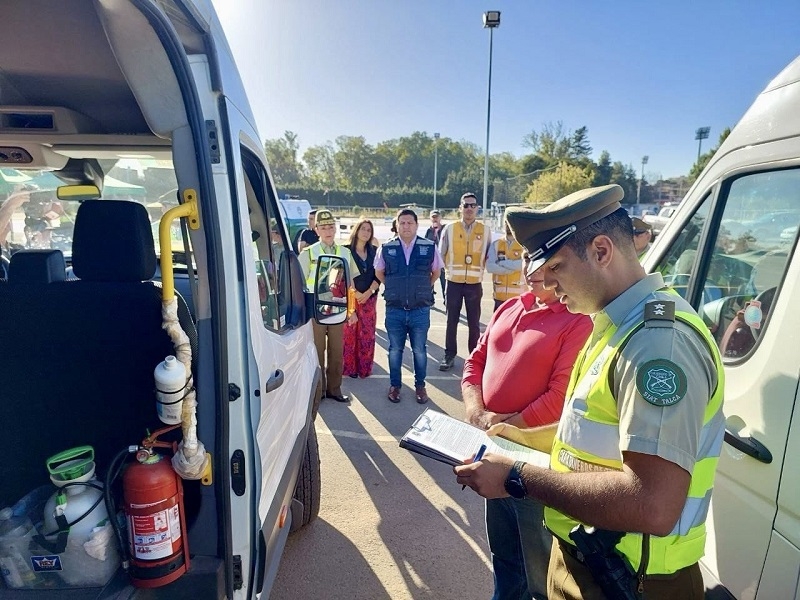 Carabineros certificó más de 200 furgones escolares en la Región del Maule.