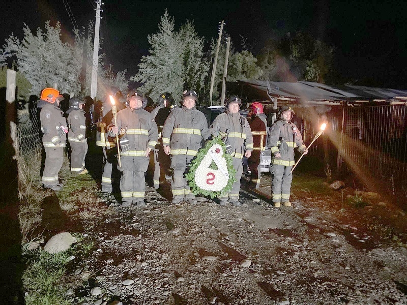 Linares: Bomberos recuerda a voluntario Robinson Altamirano a un año de su muerte