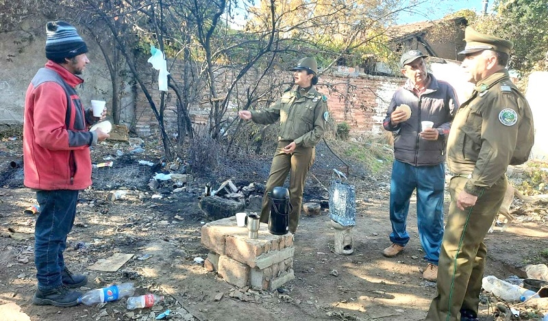 Cauquenes: Carabineros entregó ayuda y cooperación a vecinos en situación de calle