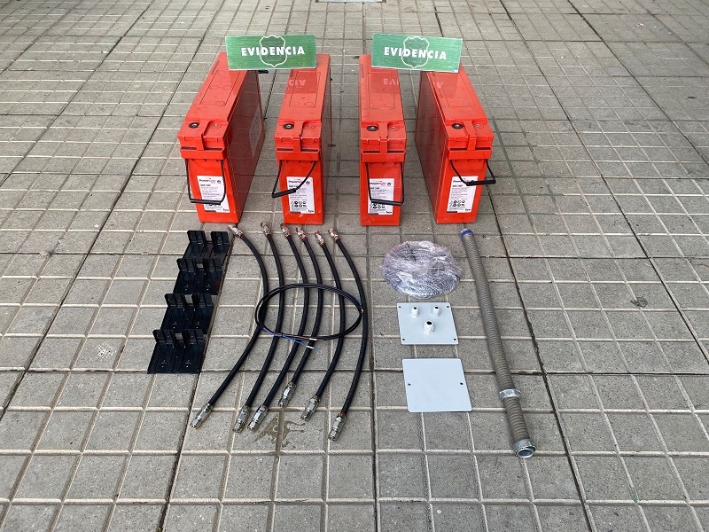 CARABINEROS DE PARRAL DETUVO SUJETOS POR ROBO DE BATERÍAS Y OTROS IMPLEMENTOS DESDE UNA CASETA DE UNA ANTENA DE COMUNICACIONES EN PARRAL