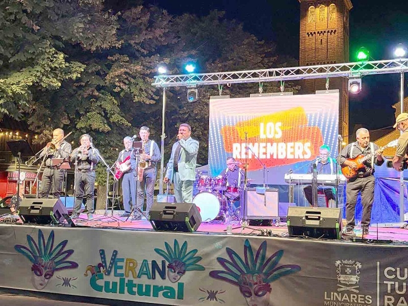  Gráficas de una noche de Verano Cultural en Linares