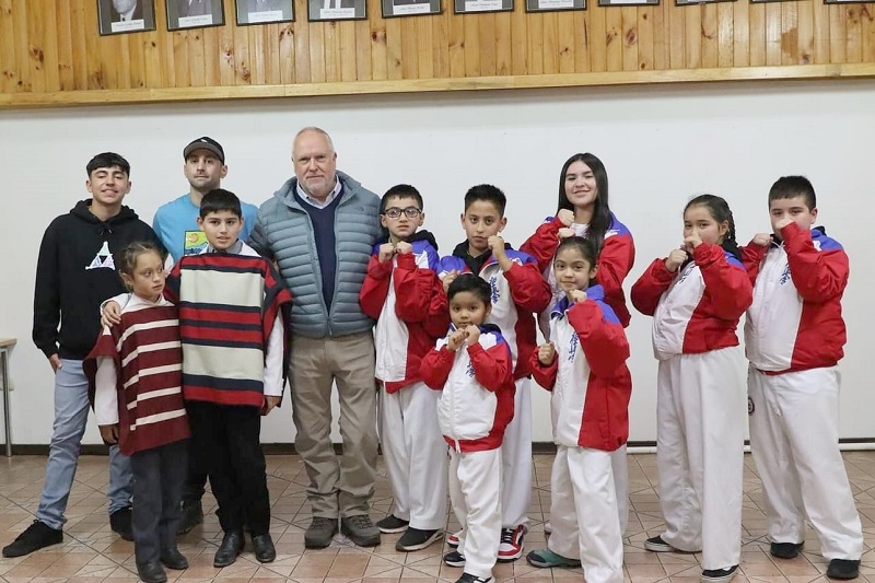 Municipalidad de Longaví reconoció a deportistas locales por sus triunfos en competencias de nivel nacional