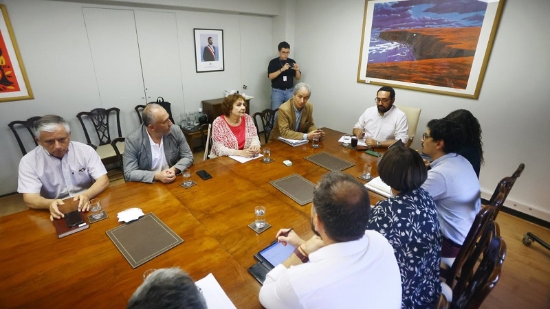 Pago de deuda histórica tensiona primer encuentro entre Aguilar y Cataldo