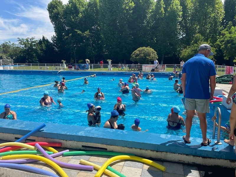 Mindep-IND lanzó sus programas de natación y talleres de verano 