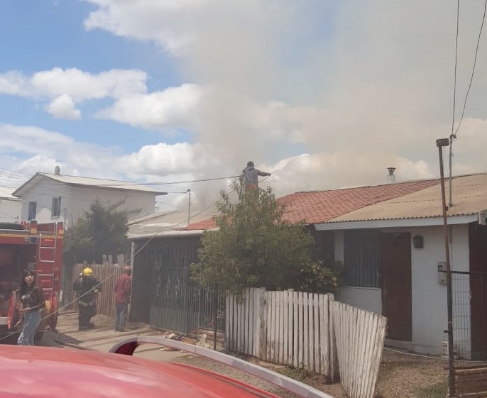 Villa Alegre: Incendio afectó a 3 domicilios y dejó una mujer fallecida