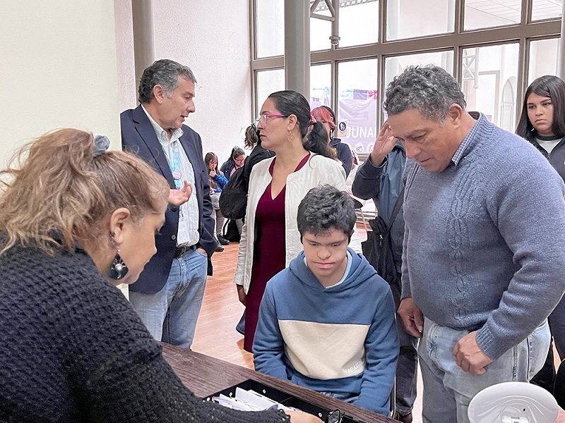 Operativo oftalmológico a estudiantes realizó JUNAEB en la Provincia de Linares