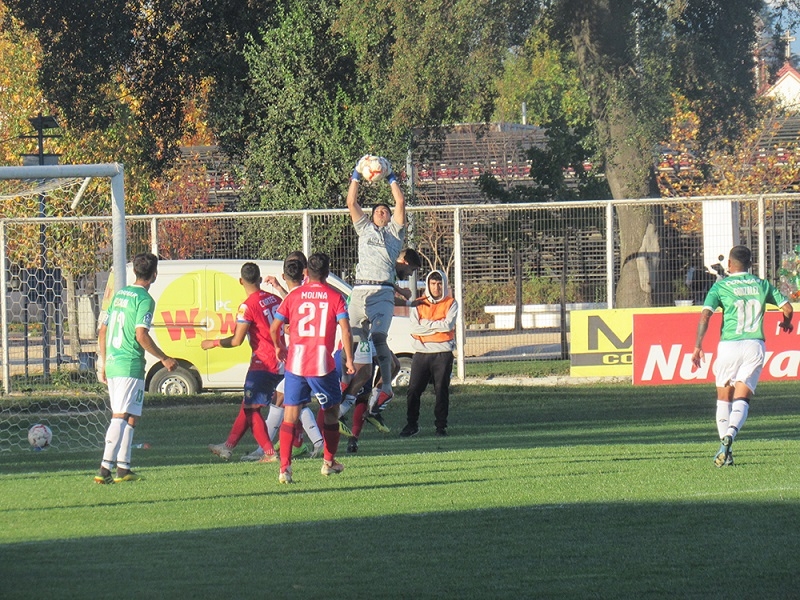 Deportes Linares de la mano del interino Rodrigo Valdés sumó su primera victoria en casa 