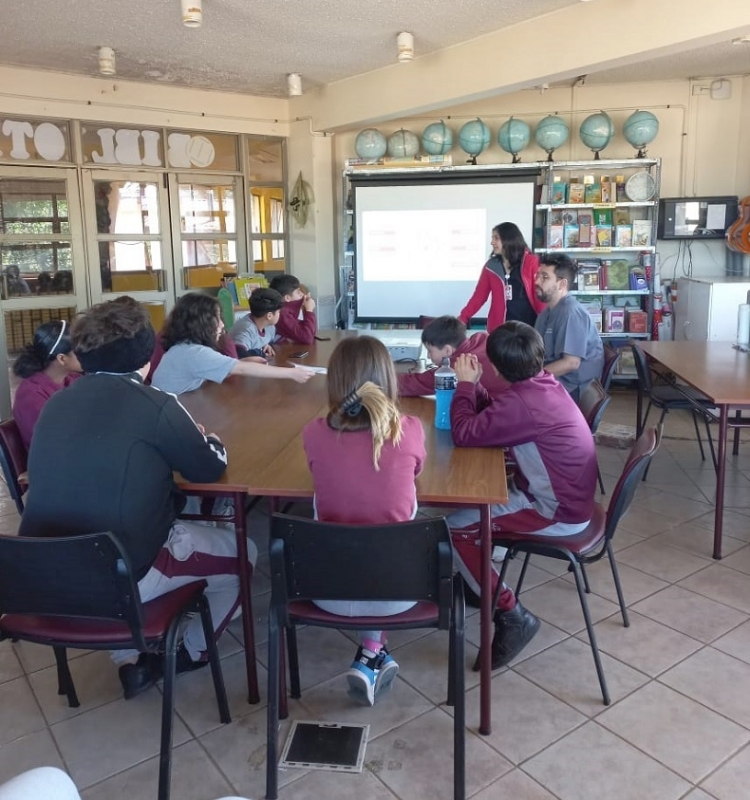 Escuela Santa Bárbara de Linares cierra con éxito el Ciclo de Educación Sexual Integral Familiar: Un Paso Hacia Relaciones Afectivas Sanas y Conscientes