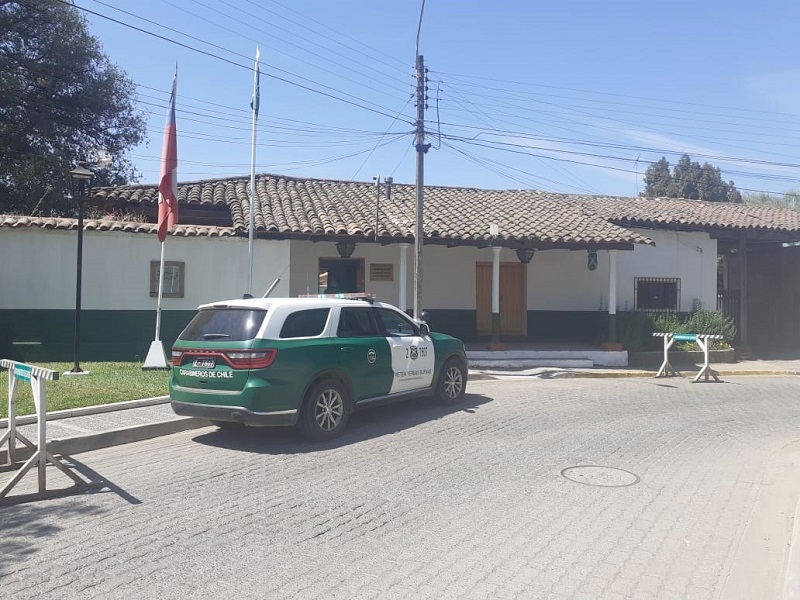 Carabineros detiene a dos sujetos por robo en local de comida y establecimiento educacional en la comuna de Yerbas Buenas