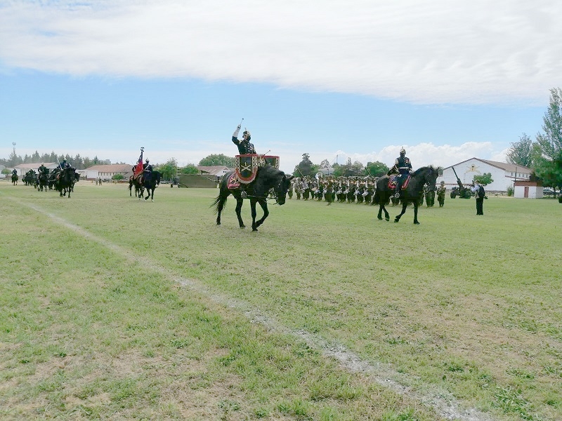 Linares: En ceremonia presidida por el Comandante en Jefe del Ejército se resaltaron los 100 años de la Escuela de Artillería