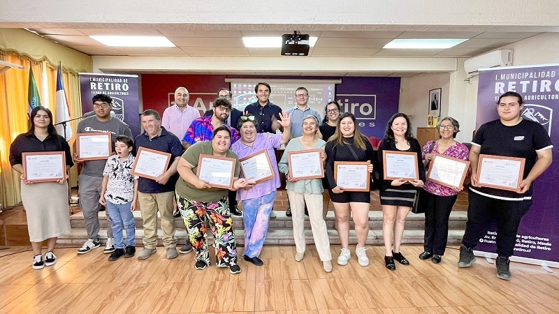  Retiro certifica a participantes del curso de técnicas de metalcom en colaboración con SENCE