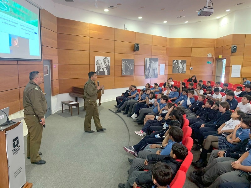 Linares: Carabineros dictó charla preventiva sobre violencia escolar