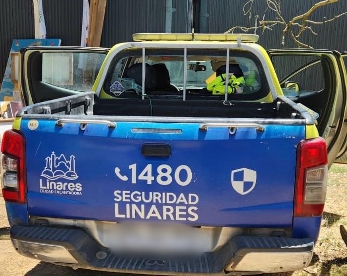 PDI Linares detiene en flagrancia a una mujer por daños a vehículos municipales