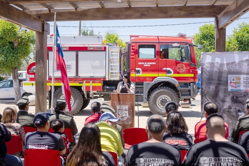 Bomberos del Maule recibe nuevo camión forestal de manos del Gobierno Regional