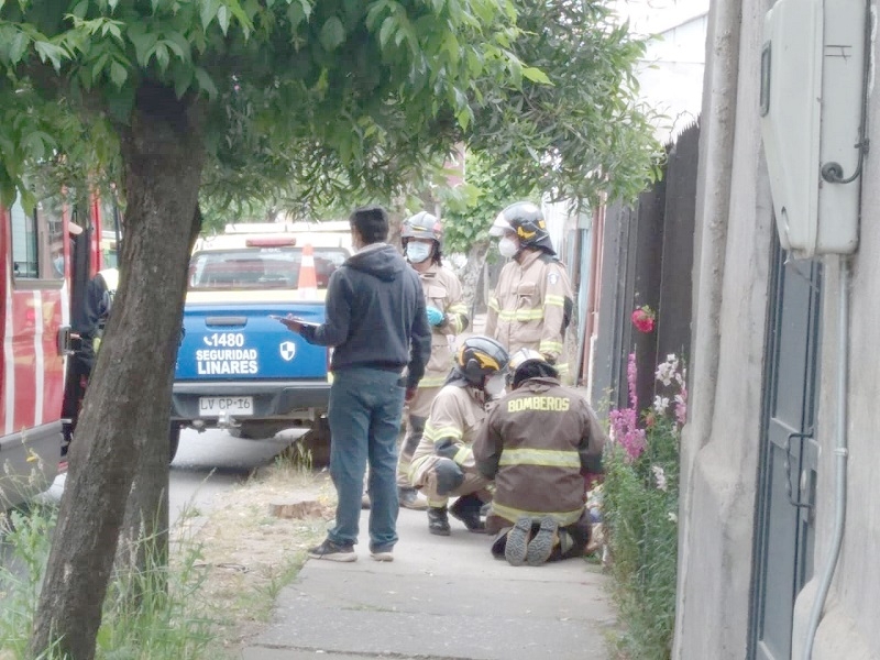 Linares: 2 caídas de personas en vía pública movilizaron a bomberos