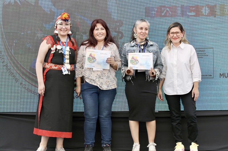 Emprendedora de San Javier recibe reconocimiento por su aporte a la cultura mapuche 