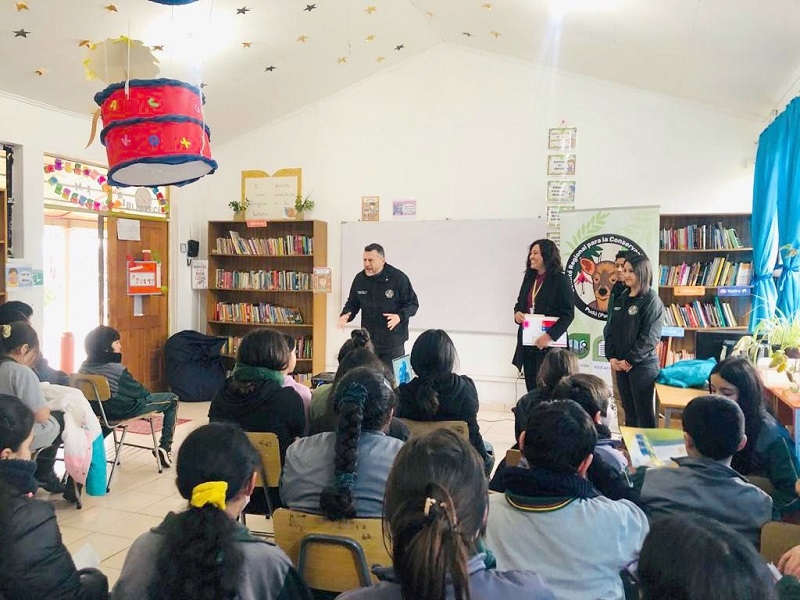 Realizan charla de educacional ambiental sobre los atributos naturales de Los Laureles en Longaví