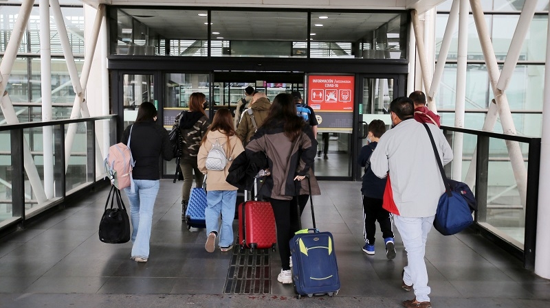 Turismo advierte "grave daño" ante eventual paro de trabajadores del aeropuerto ad portas de Fiestas Patrias