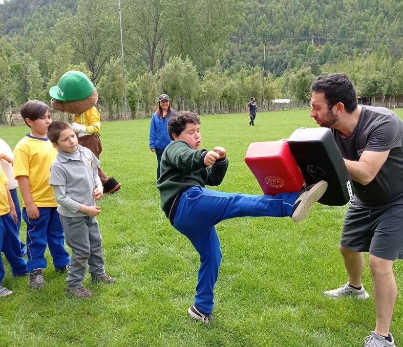 Escuela de Roblería destaca como anfitriona de encuentro deportivo y medioambiental en la precordillera de Linares