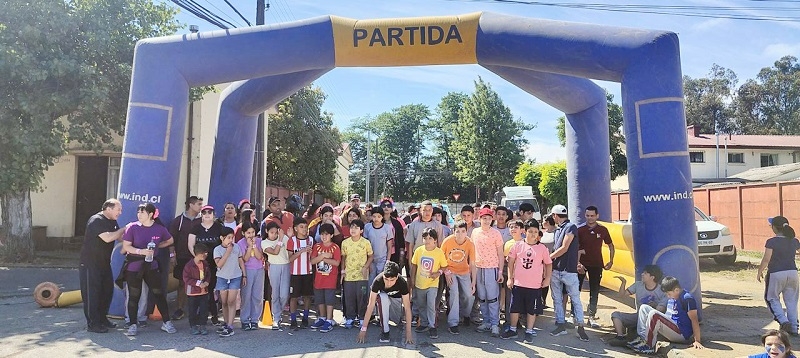 "Corriendo Juntos, Conectamos Vidas": Positivo balance de Primera Maratón Familiar en 67° Aniversario de la Escuela Santa Bárbara