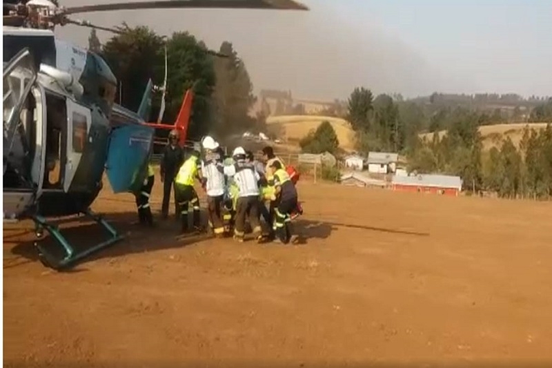  Sujeto apuñaló a dos bomberos que iban a combatir incendio