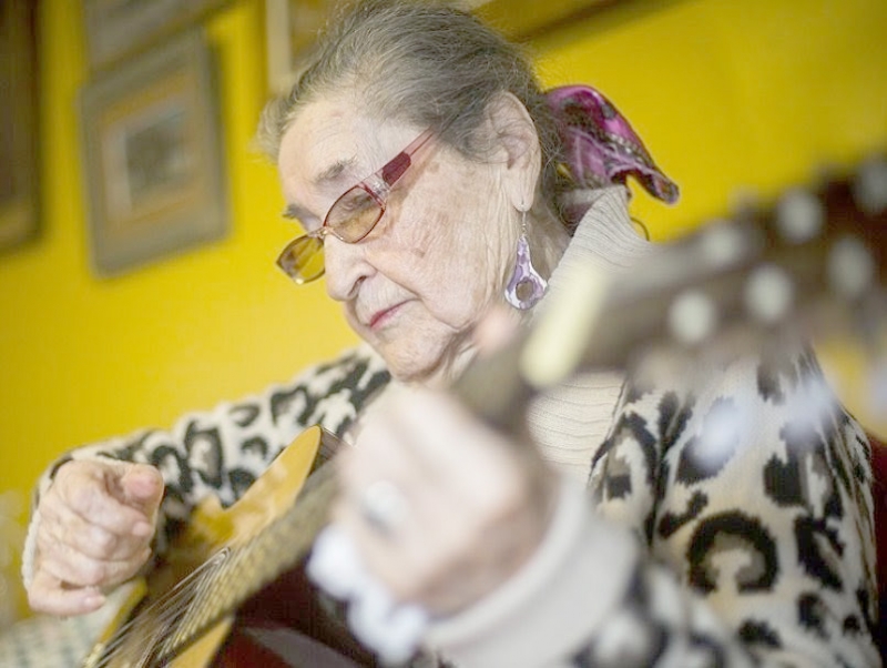 El legado de Margot Loyola en la PUCV: Estudiantes de pregrado aprenden danzas tradicionales de Chile   