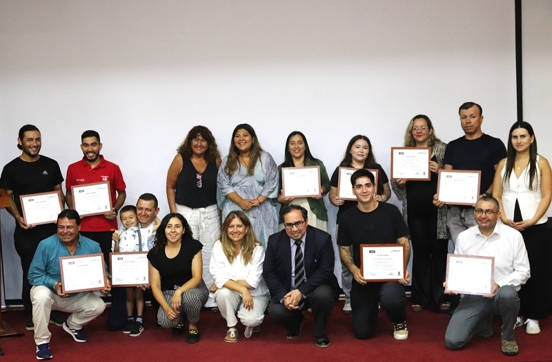 Curicó: 18 personas se certificaron como auxiliares de bodega con grúa horquilla a través de SENCE