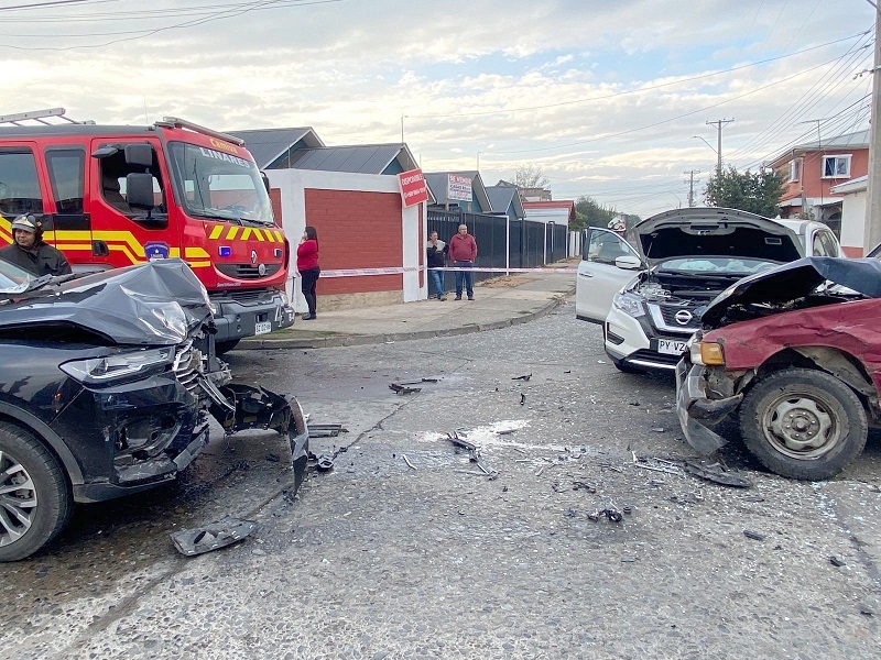 Linares: Colisión de 3 vehículos e incendio estructural movilizaron a Bomberos