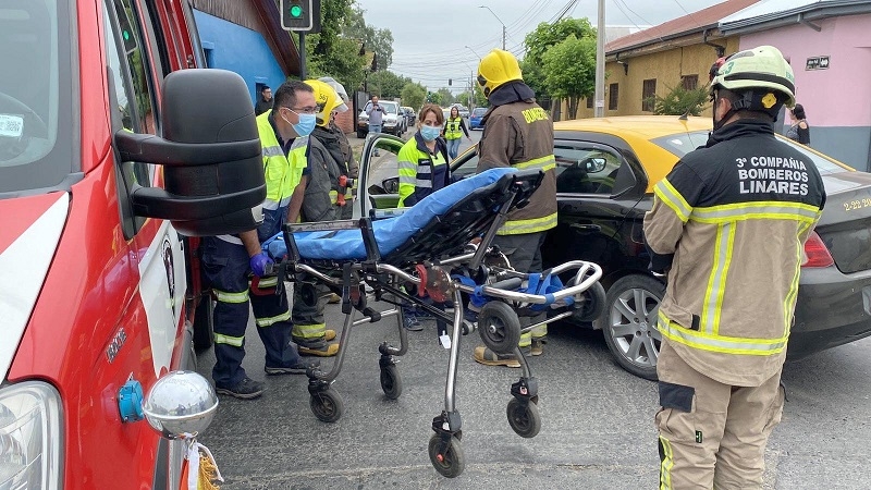 Linares: accidente de tránsito en calles Arturo Prat con Colo Colo deja un lesionado