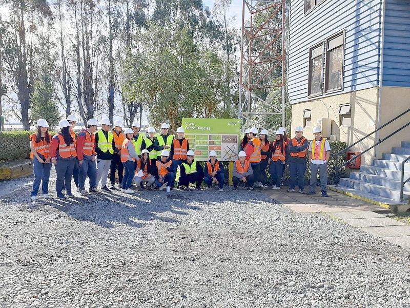 Pymes capacitan a 30 docentes de liceos técnico profesional en tecnología forestal 