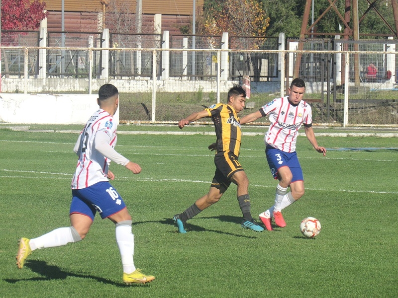 Un gol marcó la diferencia: Deportes Linares continúa invicto en la era “Kalule” Meléndez 