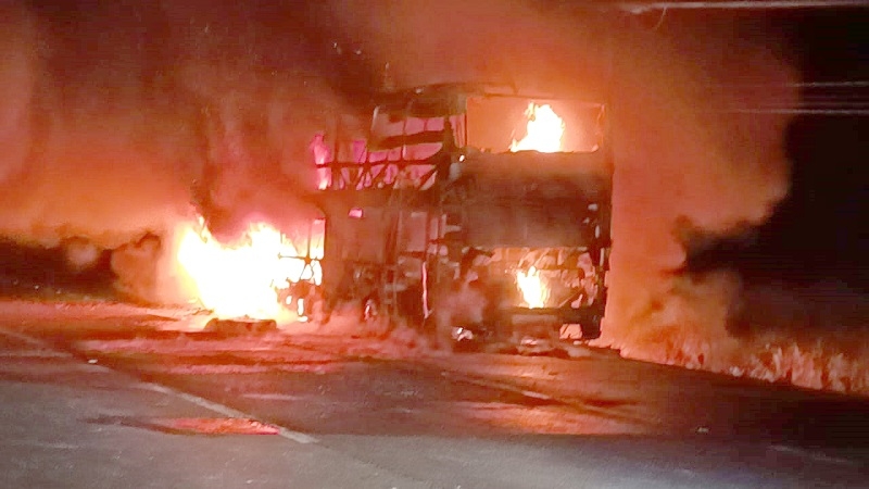 Incendio de bus de pasajeros movilizó a Bomberos de Linares hasta Ruta 5 Sur