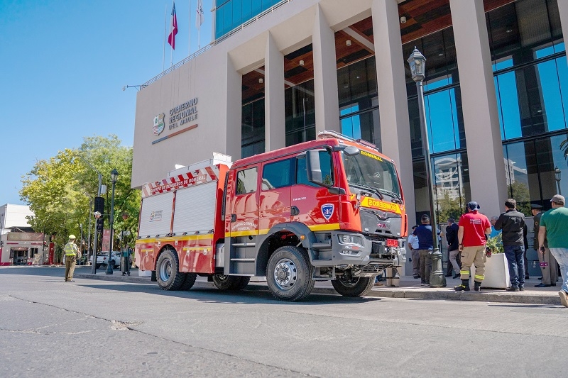  Romeral recibió moderno carro bomba gracias al financiamiento del Gobierno Regional del Maule