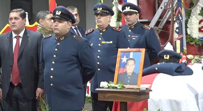 Emotivo funeral en Linares de voluntario de bomberos Robinson Altamirano