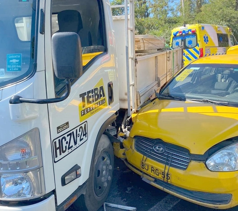 Colisión deja 5 personas lesionadas en ruta Linares – Yerbas Buenas