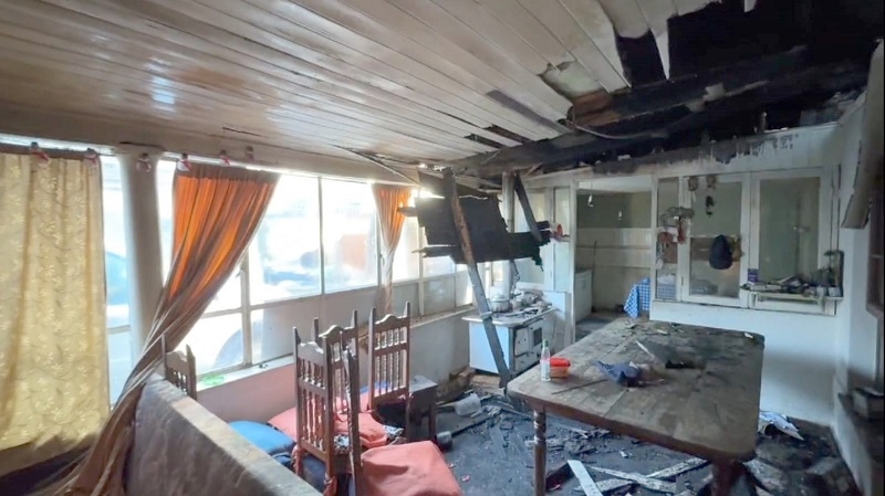 Linares: vivienda resulta severamente destruida tras incendio en Población Miguel Cervantes