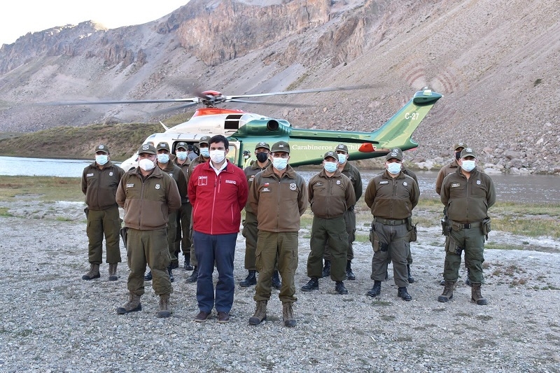  Instalan avanzadas fronterizas de Carabineros en el sector cordillerano de San Clemente  El Delegado Presidencial Regional del Maule, Juan Eduardo Prieto, junto al Jefe de la VII Zona Maule (s), Coronel Sergio Carrasco, participaron de la instalación de las avanzadas fronterizas de Carabineros de la Región del Maule, en el sector cordillerano de la comuna de San Clemente, específicamente el sector La Cabecera del Grande y Las Coloradas. “Carabinero apoya la soberanía de nuestro país y por eso hoy quisimos acompañar la implementación de esta avanzada que viene a cumplir esta función tan relevante nuestro país y resguardando nuestro patrimonio”, destacó el Delegado Prieto. Con este hito, se dio inicio al periodo de soberanía limítrofe, donde carabineros se instalan en los diversos destacamentos a lo largo de la región, en su mayoría lugares muy inhóspitos, difícil acceso y falta de bienes y servicios básicos. El periodo de Avanzadas Fronterizas se extiende hasta el mes de abril. “Año a año Carabineros se encuentras haciendo soberanía en los pasos fronterizos no habilitados, durante la temporada de verano y así prevenir la entrada ilegal de animales y contrabando y los funcionarios que están en este lugar permanecen por 30 días”, detalló el coronel Carrasco.