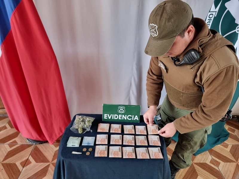 San Javier: Carabineros detuvo a dos sujetos por microtráfico de drogas