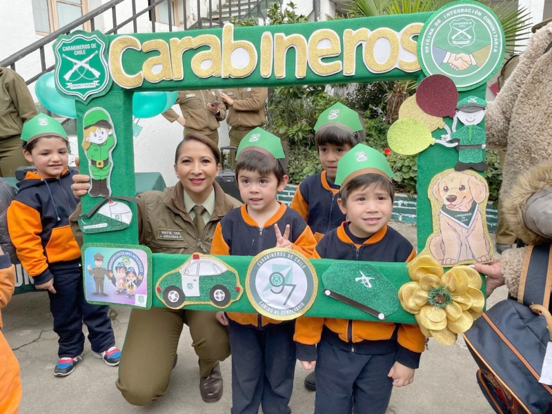 Linares: los niños celebraron a Carabineros en su aniversario 97