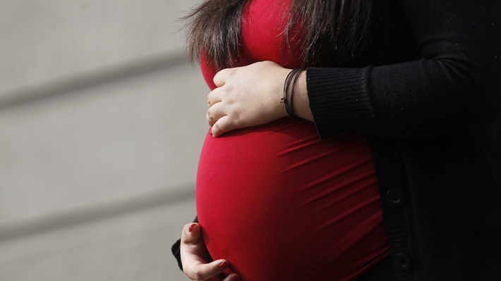 Legislación, derechos de los hijos y efectos en la mujer: Las múltiples aristas en el debate por la gestación subrogada