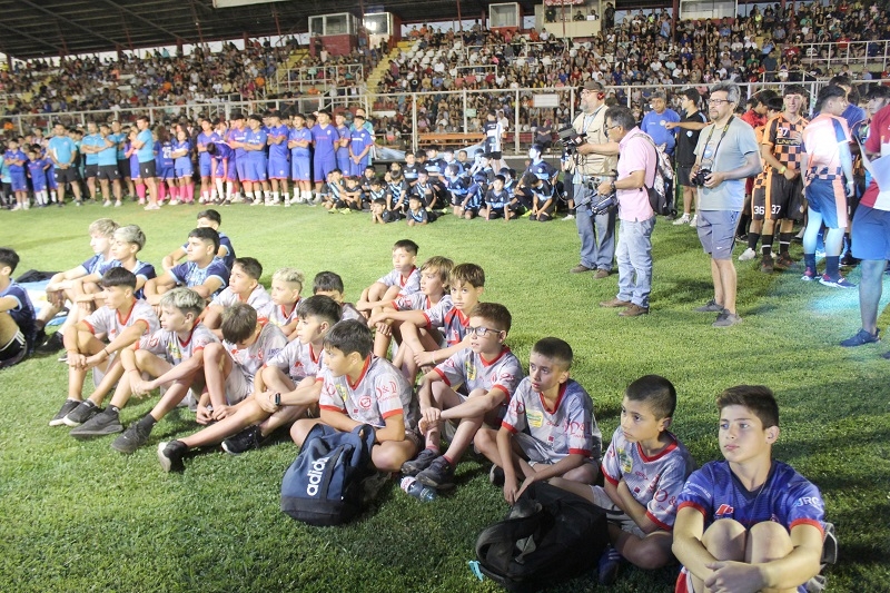 Linares vive la fiesta del fútbol infantil 